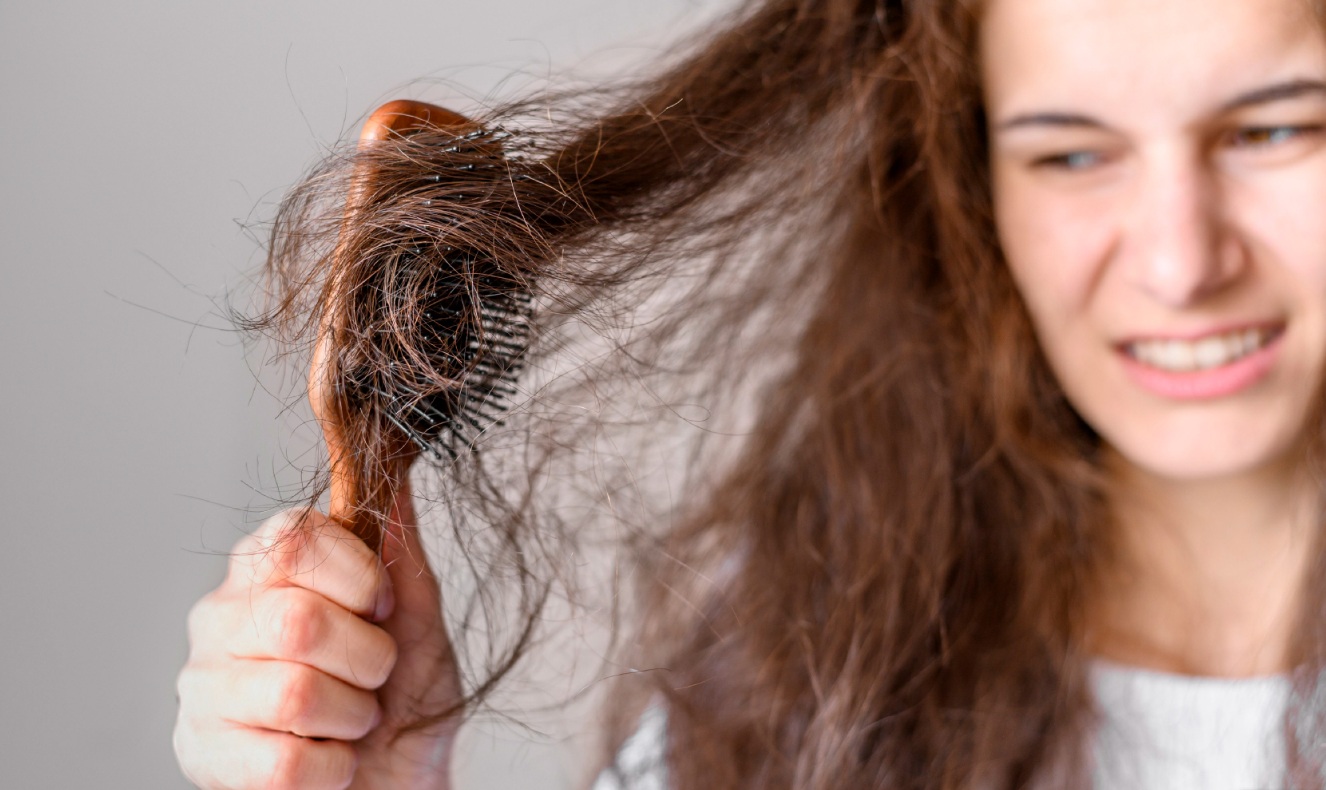  Ménopause : les cheveux et la salive, des indices de votre santé mentale