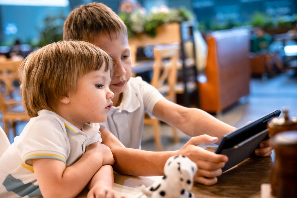 Les enfants sont-ils en train de perdre la capacité de lire ?