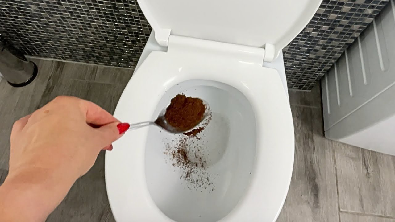  pourquoi de plus en plus de gens mettent du marc de café dans leurs toilettes