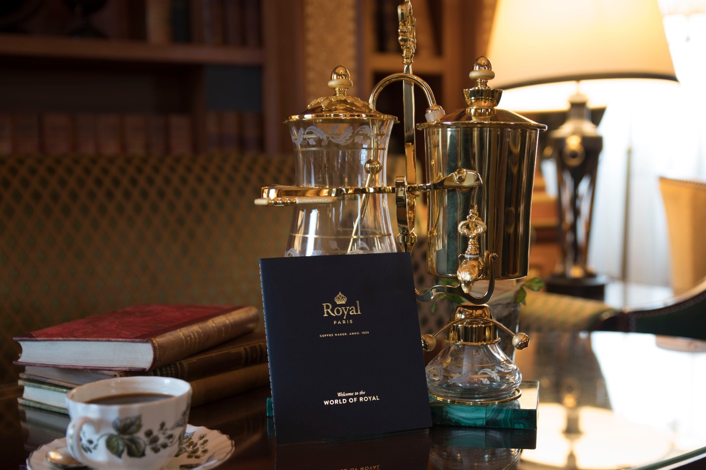 La machine à café la plus chère au monde : Une œuvre d'art dorée digne des monarques