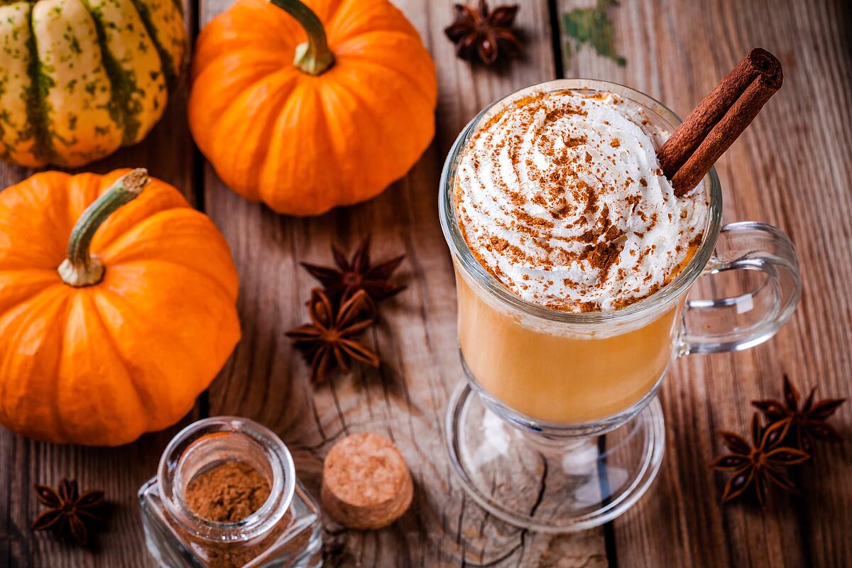Comment rendre le Latte Épicé à la Citrouille plus sain : Trois ajustements simples pour réduire drastiquement l'apport en sucre