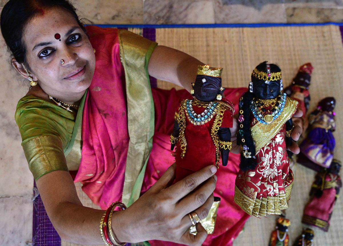 Des hochets aux idoles sacrées : l'énigme des poupées Marapachi du Navaratri