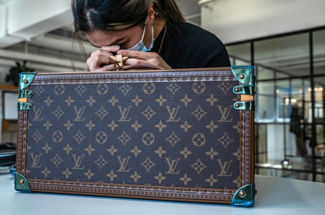 Le marché du luxe d'occasion en plein essor, l'authentification devient le nouveau standard incontournable