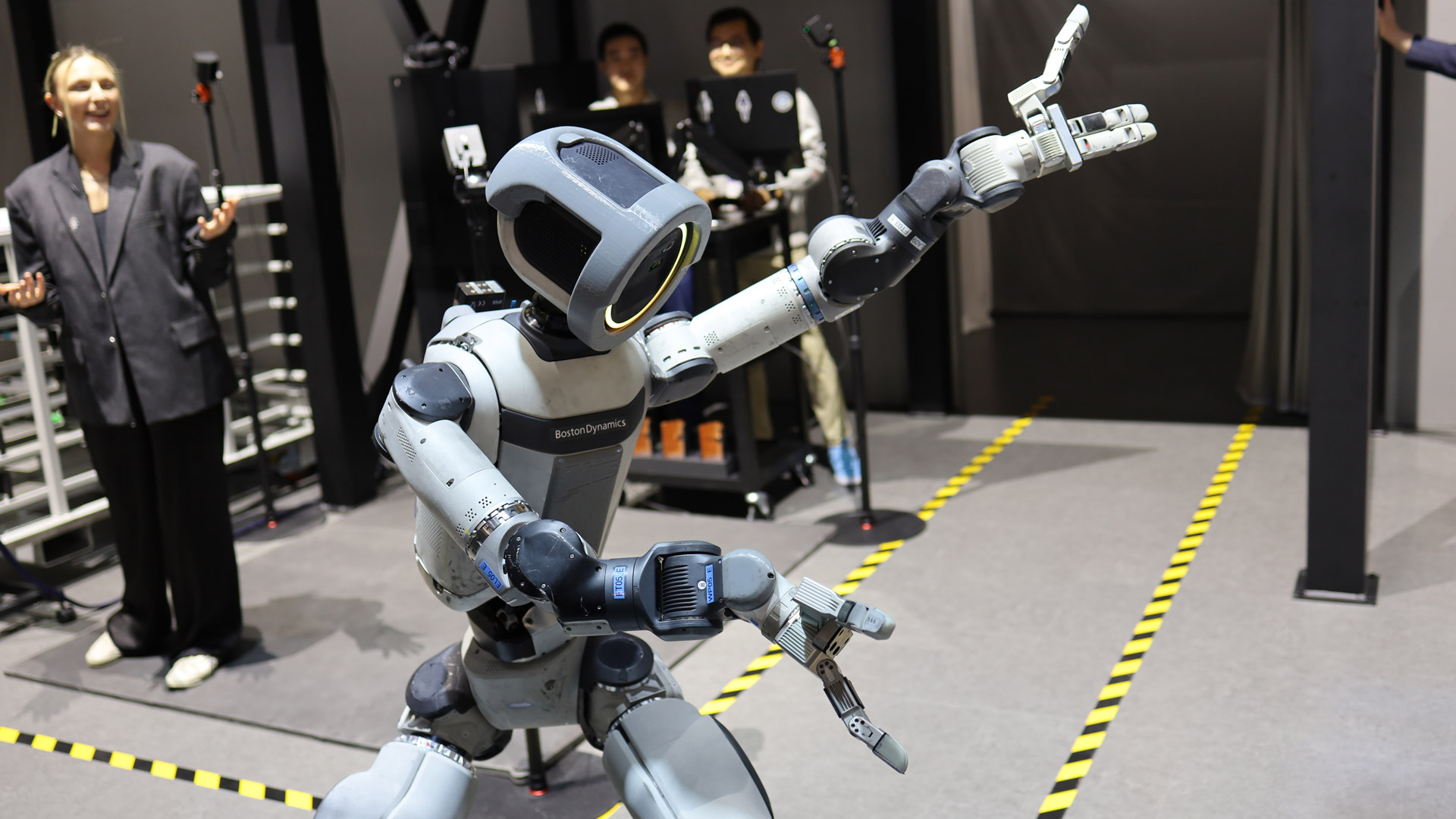 Atlas brise les lois de la nature avec des mouvements démoniaques