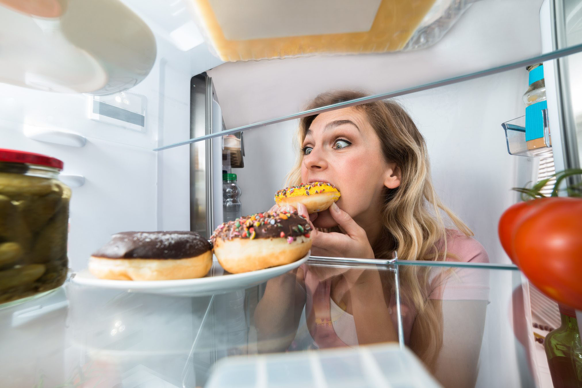 Pourquoi ne puis-je pas m'arrêter de manger ? Comprendre l'alimentation compulsive au-delà du mythe de la volonté
