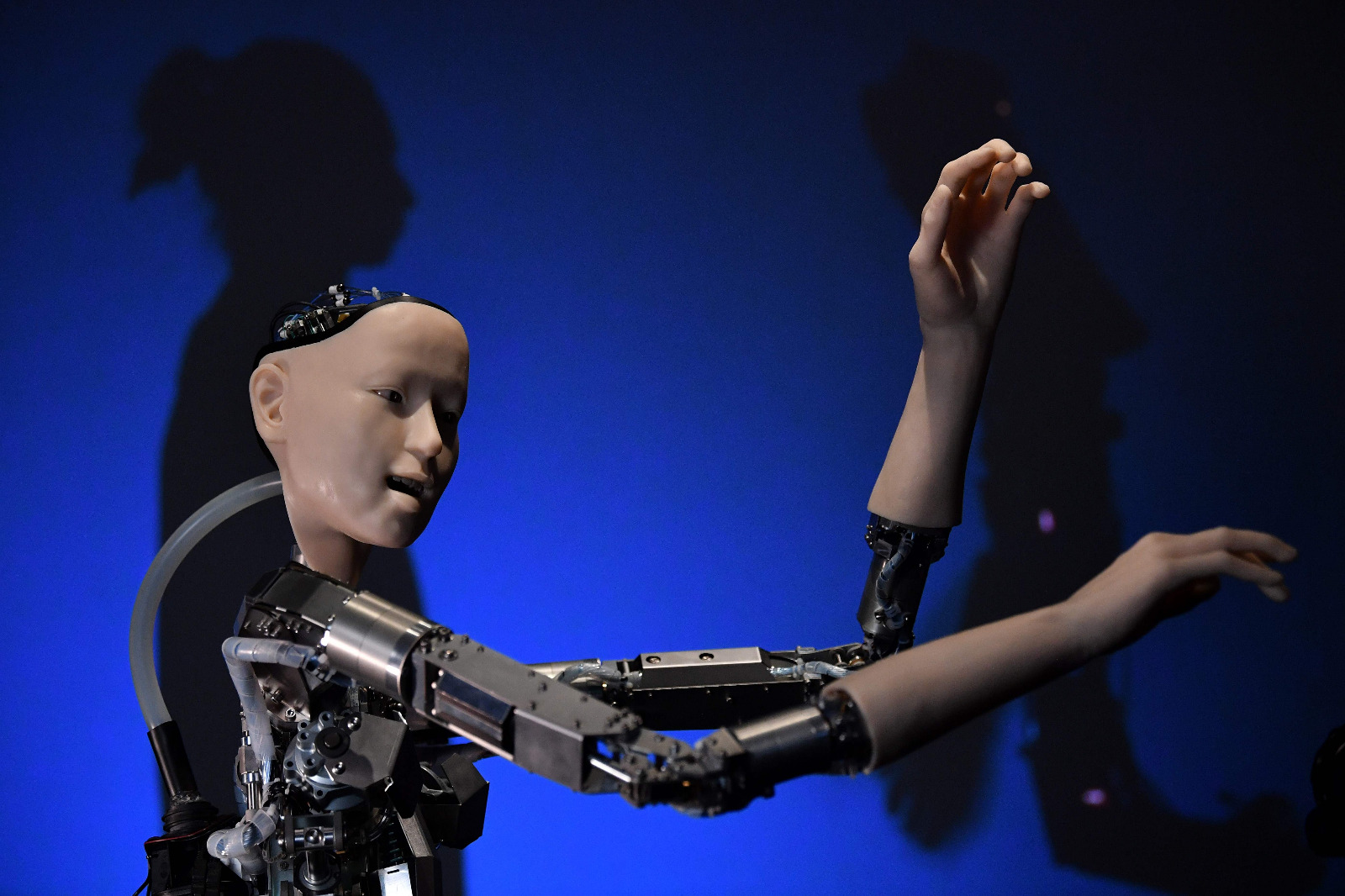 L’intelligence artificielle invente des déclarations et les attribue à des humains